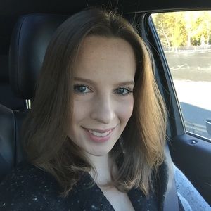 Meet Your Posher, Caitlin !